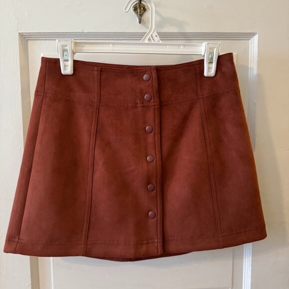 NWOT Gap Faux-Suede Mini Skirt - Brown - Size 4P - Picture 2 of 2